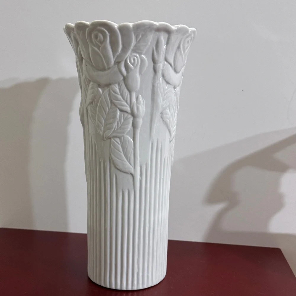 Beautiful Glazed  White Vase with Rose Floral  Pattern 10
